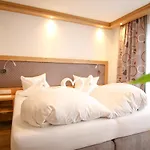 Hotel Schwarzer Adler Nauders