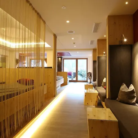 Otel Schwarzer Adler 4*