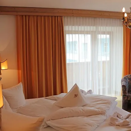 Otel Schwarzer Adler 4*