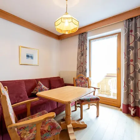 Otel Schwarzer Adler 4*