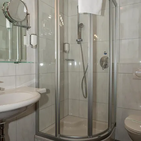 Otel Schwarzer Adler