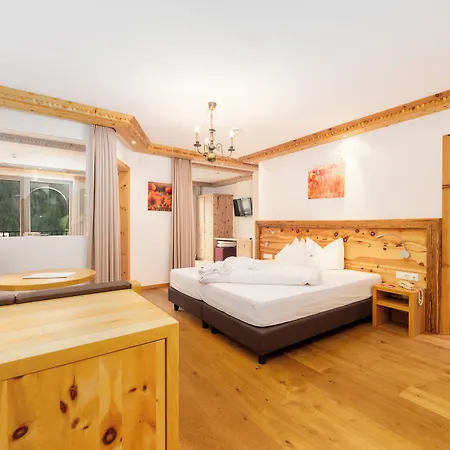 Hotel Schwarzer Adler 4*