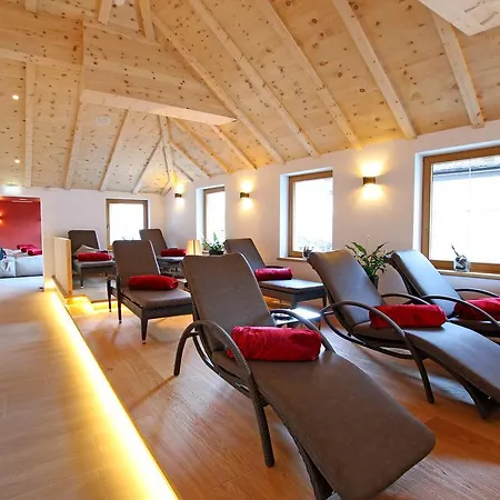 Schwarzer Adler 호텔 4*