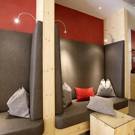 Otel Schwarzer Adler 4*