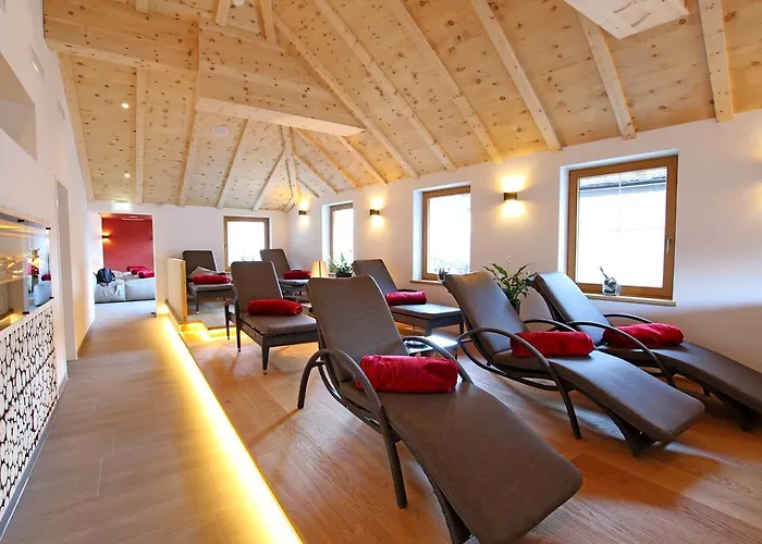 Schwarzer Adler Otel 4*