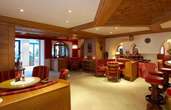 Otel Schwarzer Adler 4*