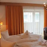 Hotel Schwarzer Adler 4*