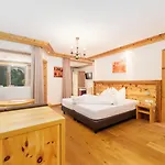 Hotel Schwarzer Adler 4*