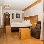 Schwarzer Adler Ξενοδοχείο 4*
