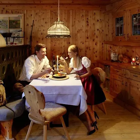 施瓦泽阿德勒酒店 4*