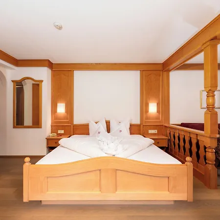 施瓦泽阿德勒酒店 瑙德斯